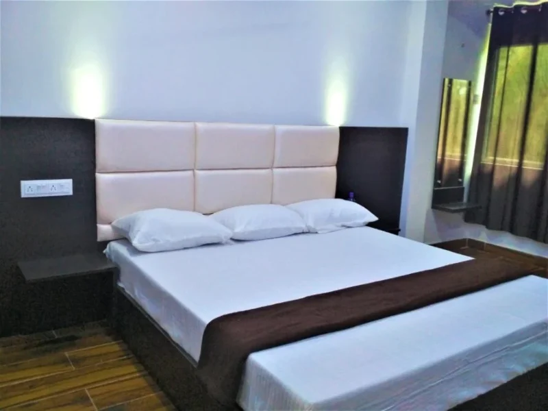 Deluxe Double Bedroom