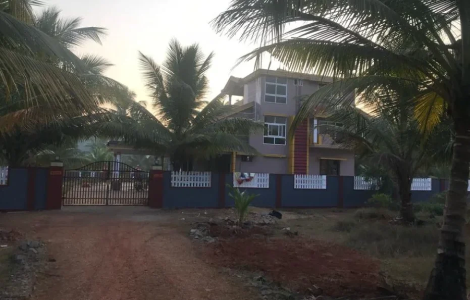 Deluxe Bed Room (2nd floor)