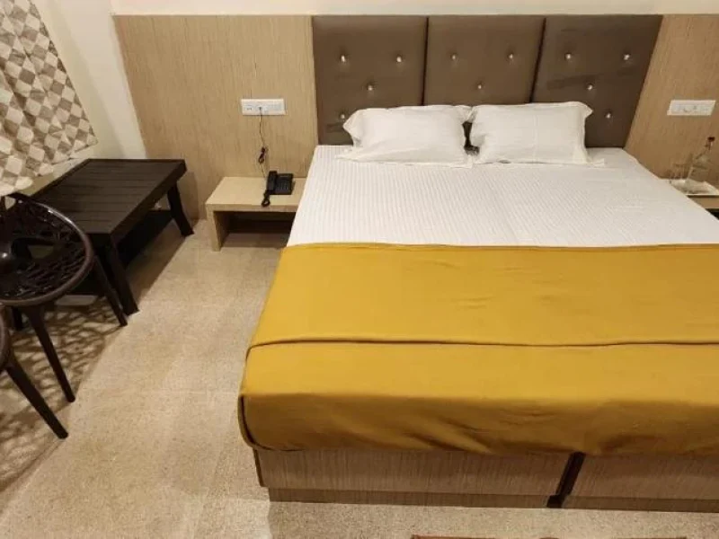 Double Deluxe Room AC