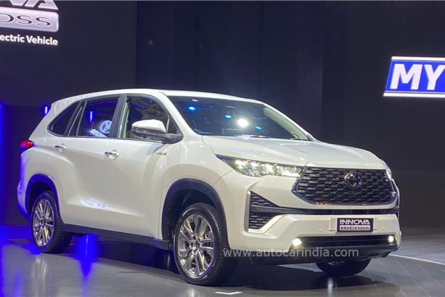 Toyota Innova Hycross