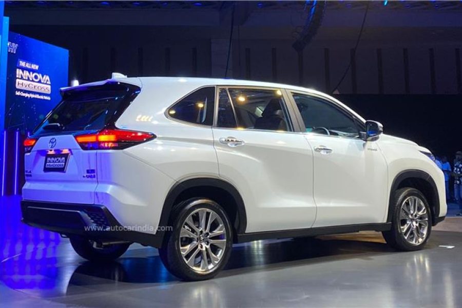 Toyota Innova Hycross