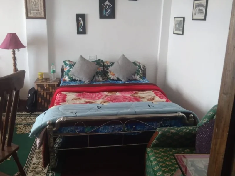 Queen size bed with suite