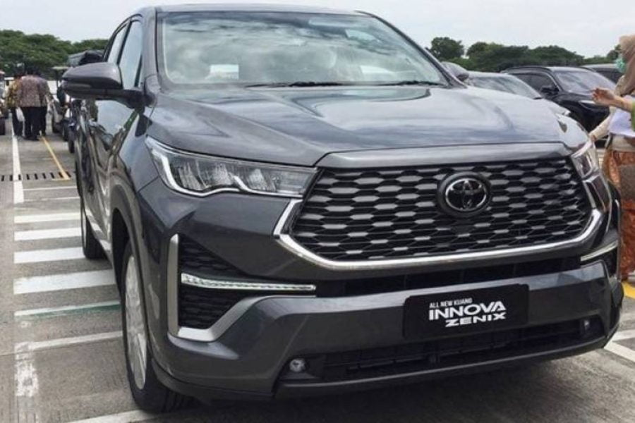 Toyota Innova Hycross