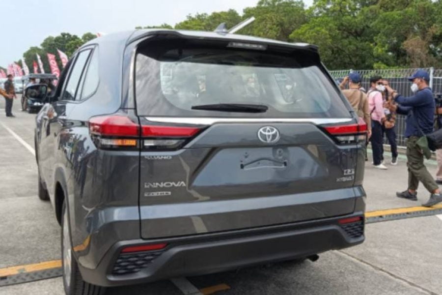 Toyota Innova Hycross