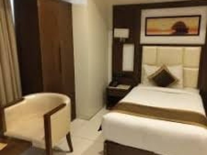 Single Deluxe Bed Room