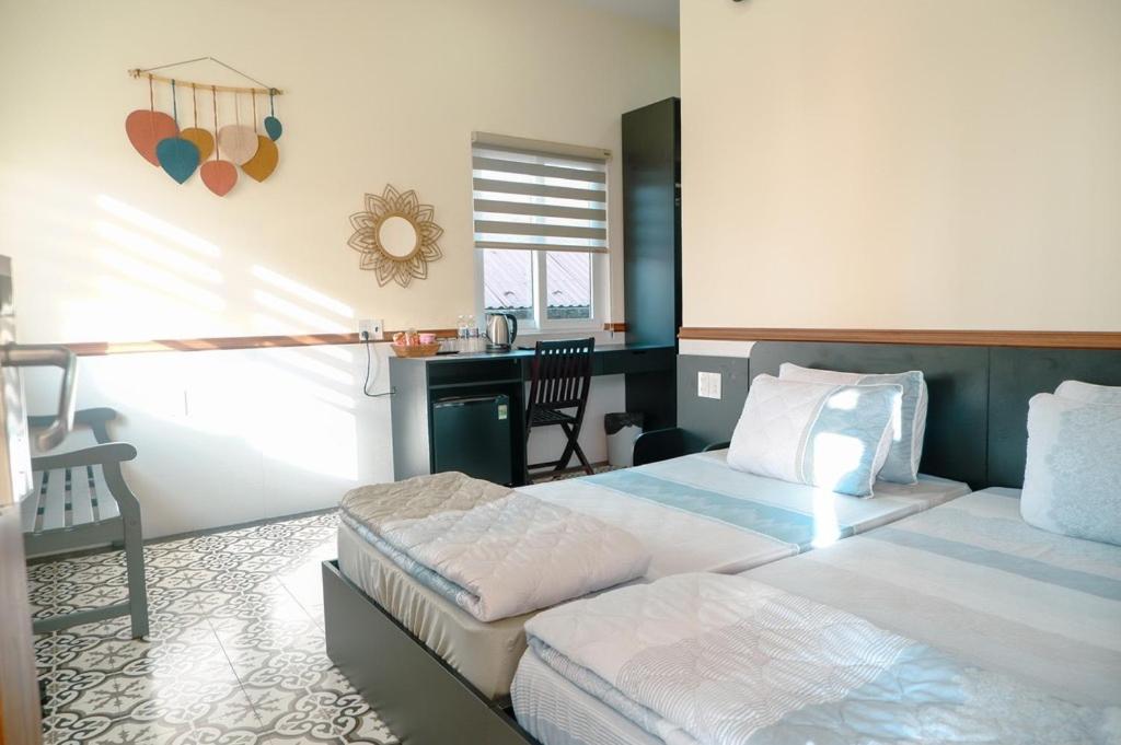 Twin Room with City View