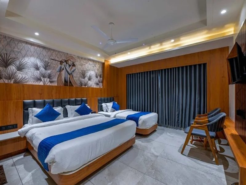 Deluxe King Twin Room