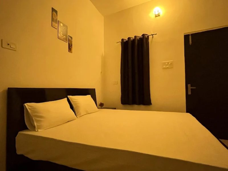 Deluxe double bedroom