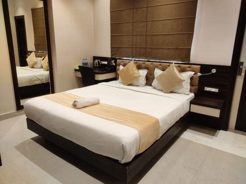 Classic Room with Work Desk