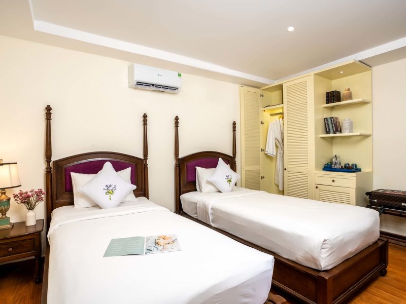 Deluxe No Window Twin Bedroom