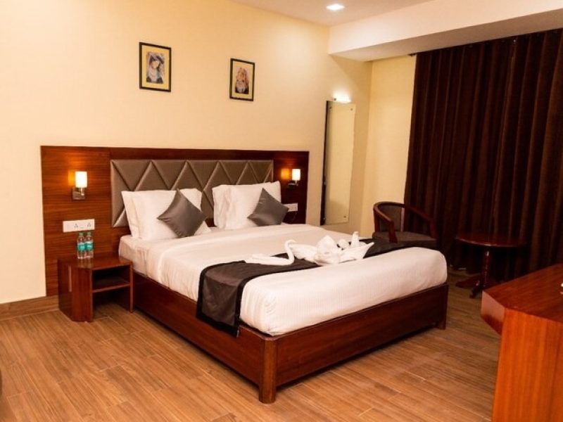 Deluxe Queen Bedroom