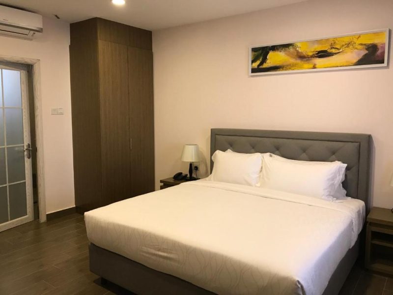 DELUXE ROOM