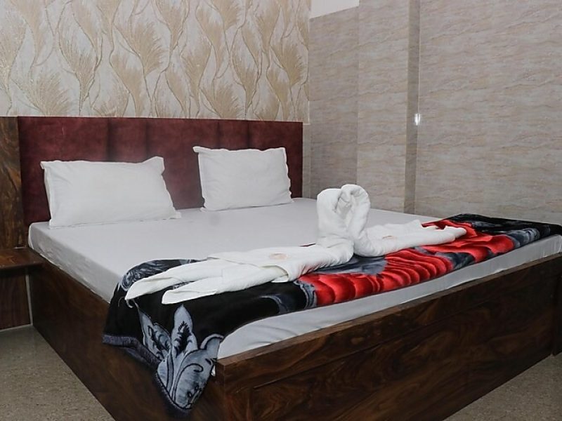 Deluxe Double Bedroom